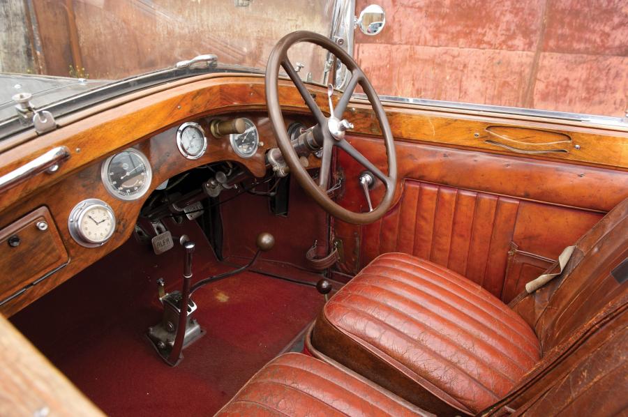 Интерьер Alfa Romeo 6C 1750 Turismo Drophead Coupe by Young 1929 года  (фото 16 из 26)
